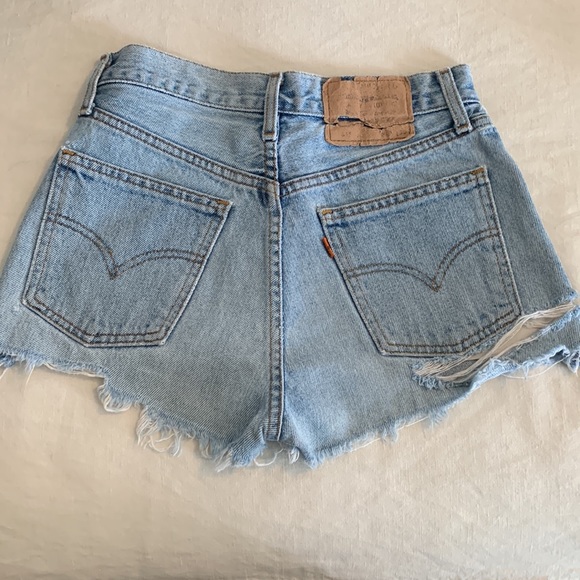 Vintage Levi shorts - Picture 2 of 3